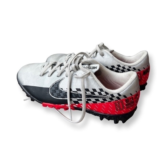 NIKE indoor cleats grey gray silver red and black girls US size 1 - Picture 10 of 10